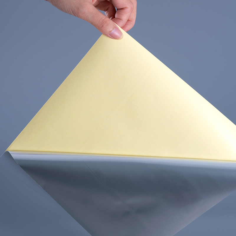 Etichetta autoadesiva in pellicola PET in poliestere bianco lucido da 50 mic con rotolo jumbo adesivo acrilico solvente per stampa digitale