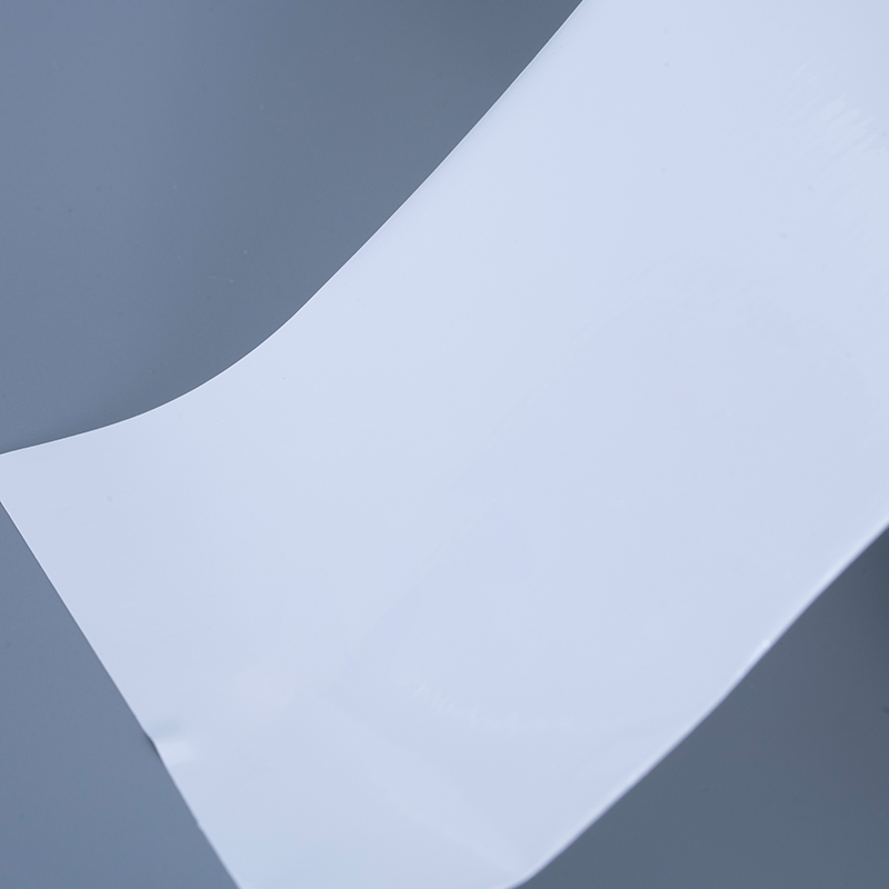 Materiali per etichette in pellicola vinilica PET lucida da 25 mic con rotolo jumbo adesivo acrilico per stampa a getto d'inchiostro