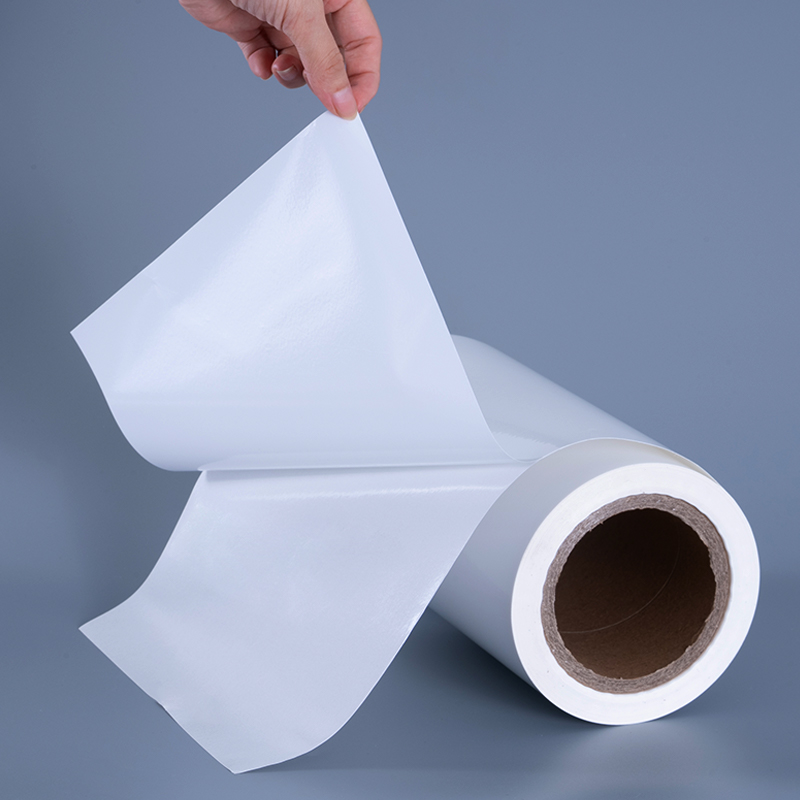 Materiali per etichette in pellicola vinilica PET lucida da 25 mic con rotolo jumbo adesivo acrilico per stampa a getto d'inchiostro