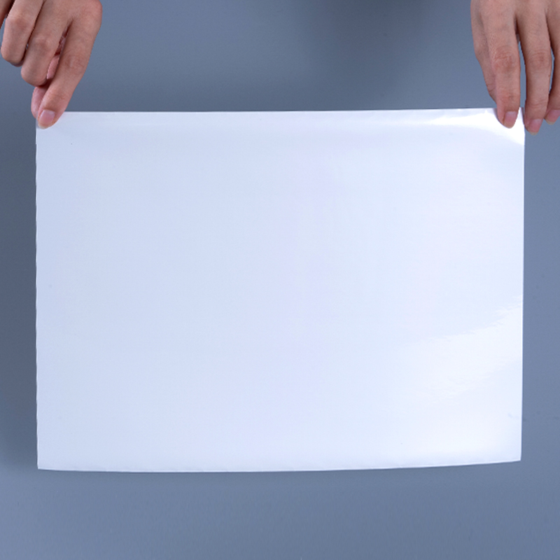 Etichetta autoadesiva in film di poliestere alluminato bianco lucido da 25 mic con adesivo acrilico a base acqua per stampa a getto d'inchiostro